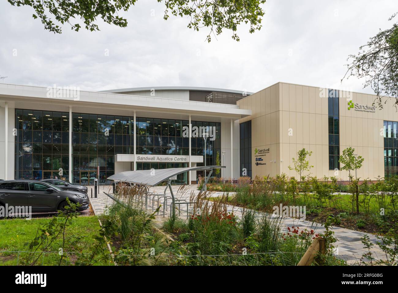 Das Sandwell Aquatics Centre wurde für die Commonwealth Games 2022 in Birmingham erbaut und ist jetzt für Einheimische und die Öffentlichkeit zugänglich Stockfoto