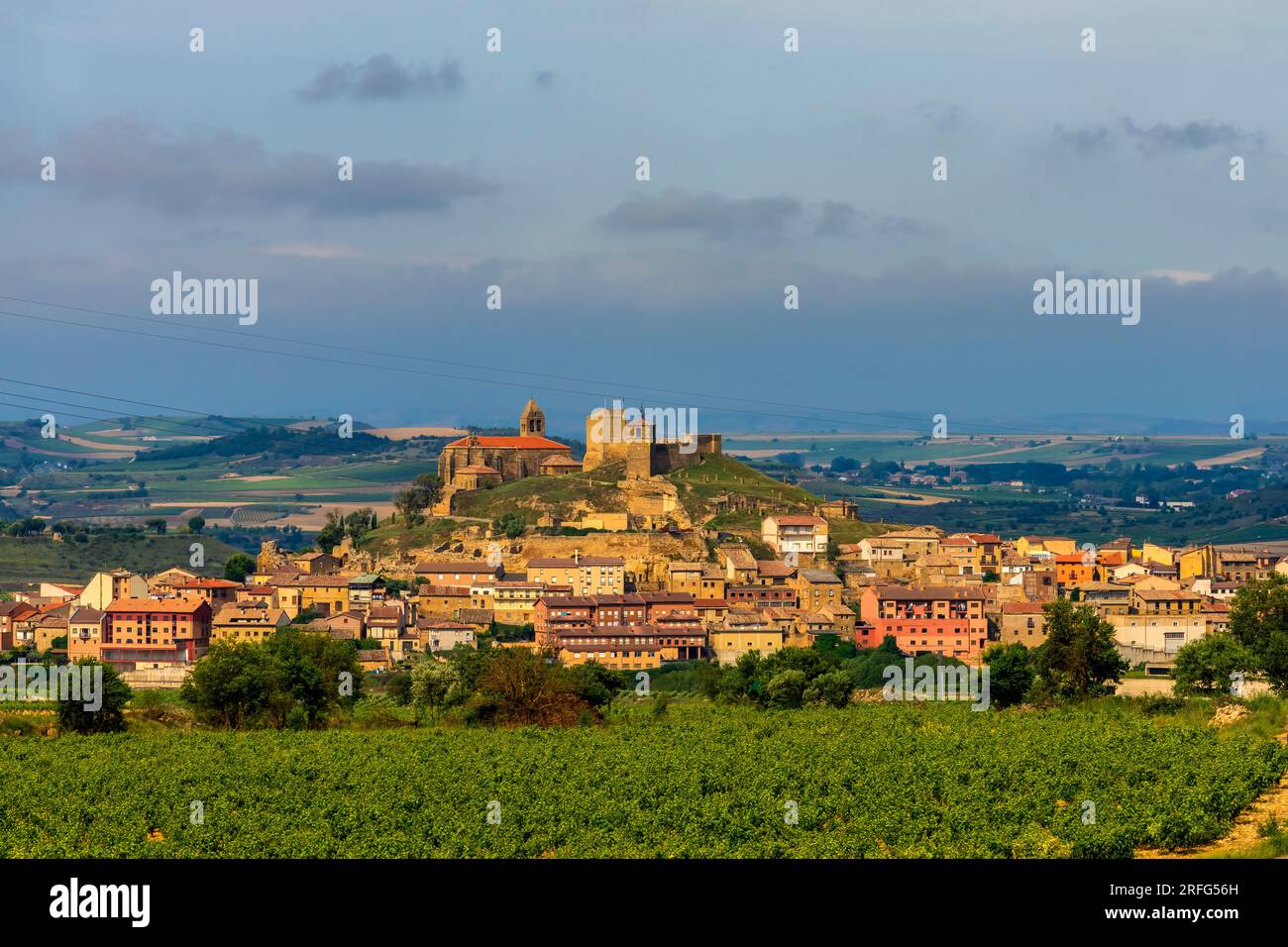 Kirche Santa Maria la Mayor, erbaut Anfang des 16. Jahrhunderts auf dem Gebiet der Festung San Vicente, Spanien. Stockfoto