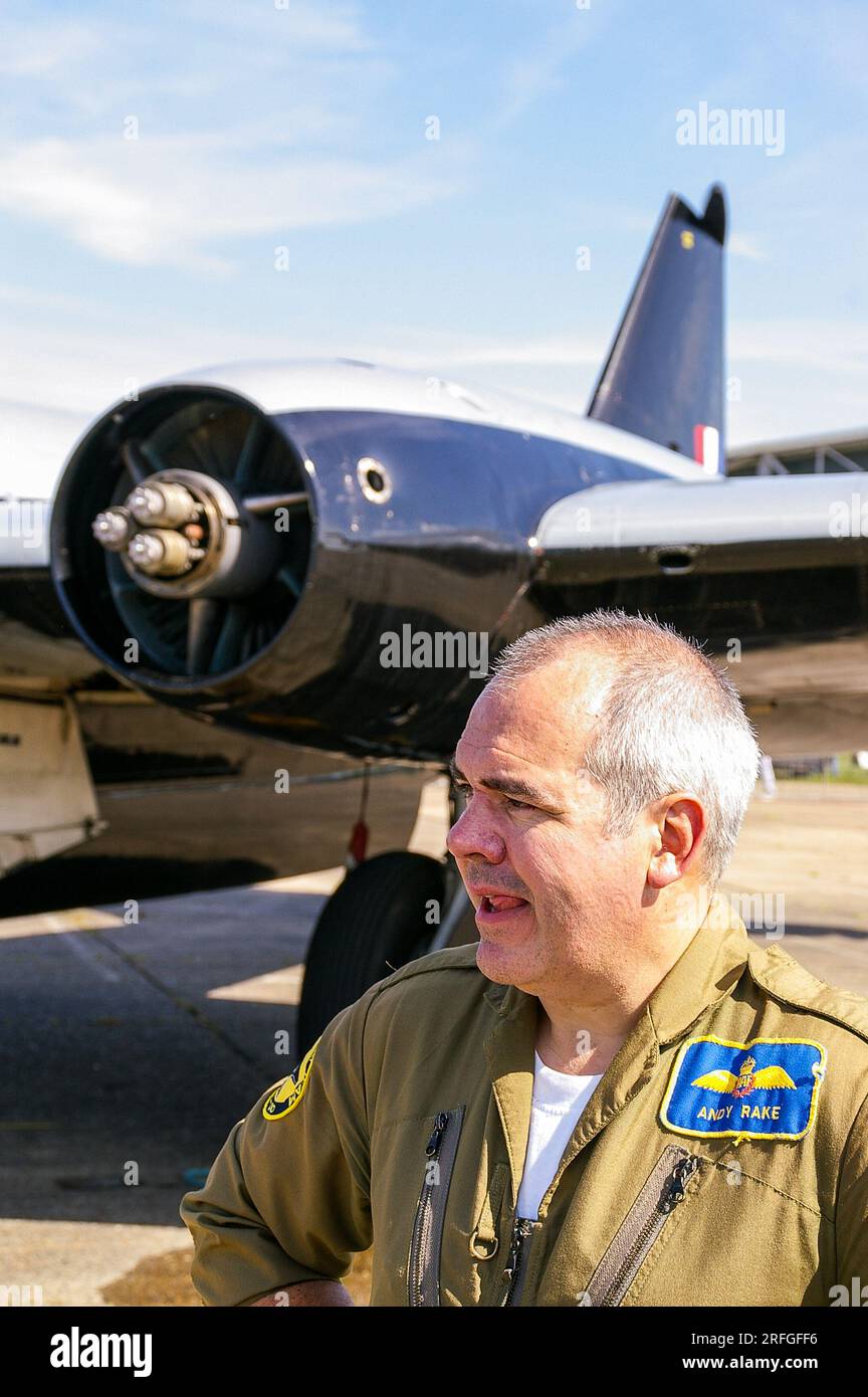 English Electric Canberra B2/6 Classic Jet Plane WK163, G-BVWC, IWM Duxford, Großbritannien. Pilot Andy Rake, RAF, vor dem Ausstellungsflug Stockfoto