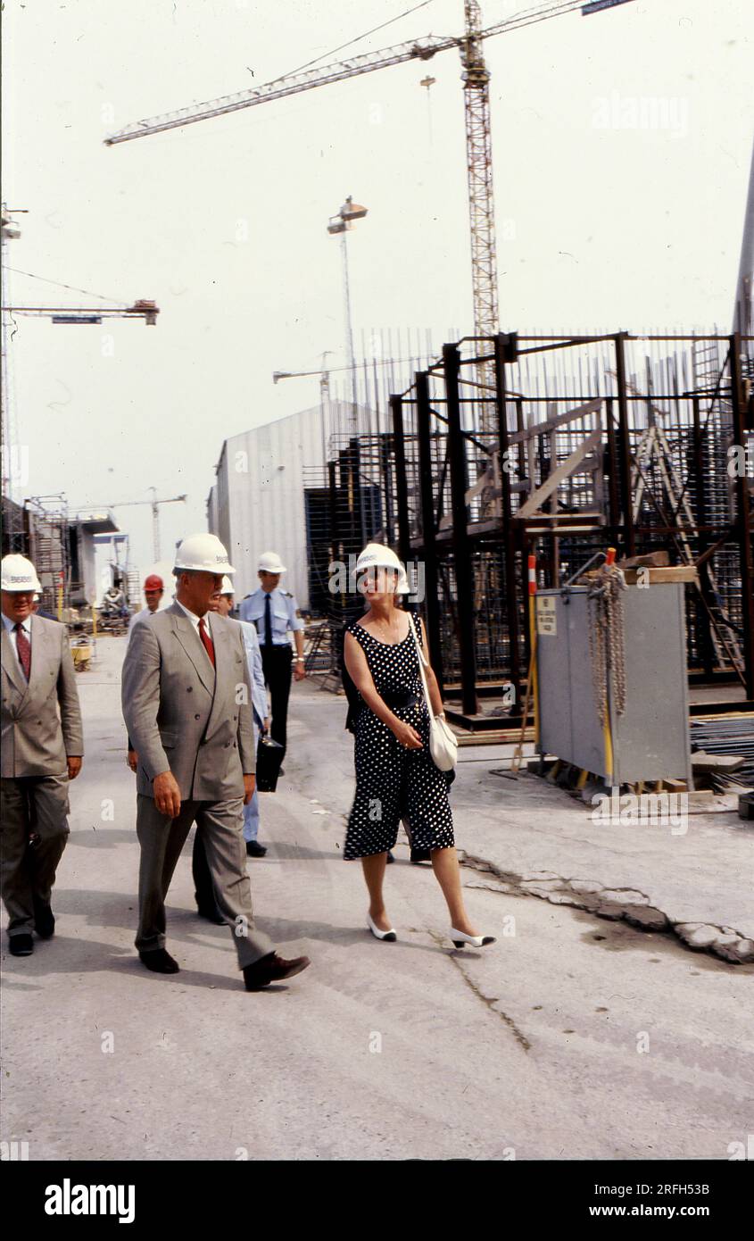 Korsor/Nyborg / Denmark,070-07-1992  H.M. die Königin Margrete II. Und Prinz Henerik (jetzt verstorbener Prinz Henrik) besuchen storebaelt-Projekt, große Linkbrigde und Tunel und verwalten ihre Show-Projekte, um die Insel Fune und die Insel Sjealand zu verbinden, um Dänemark zu verbinden. .Foto von Francis Joseph Dean/Deanpictures. Stockfoto