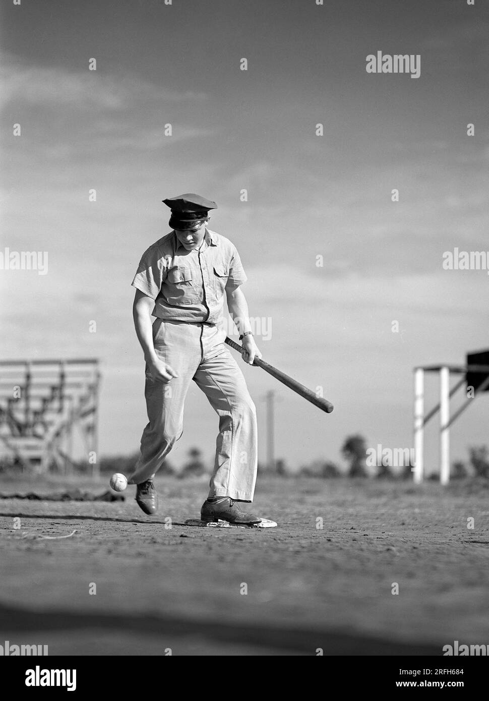 Ein Baseballspieler, ein Arbeitslager der Farm Security Administration, Weslaco, Texas, USA, Arthur Rothstein, USA Farm Security Administration, Februar 1942 Stockfoto