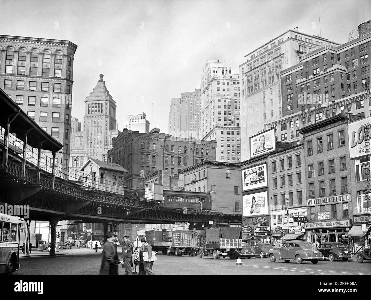 Straßenszene und erhöhte U-Bahn, Downtown Manhattan, New York City, New York, USA, Arthur Rothstein, USA Office of war Information, Dezember 1941 Stockfoto