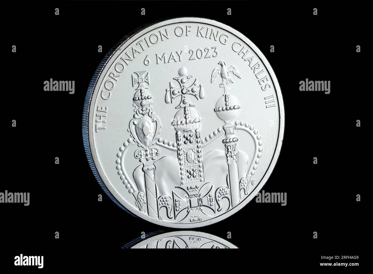 £5-Euro-Münze zum Gedenken an König Karl III. Krönung am 6. 2023. Mai. Stockfoto