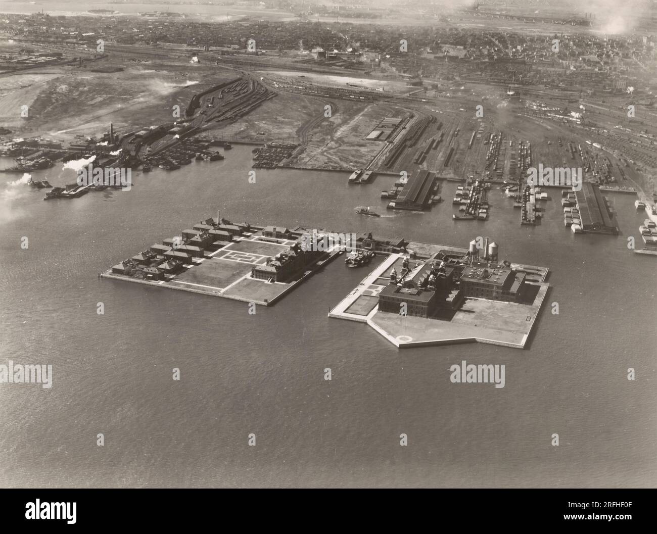 Luftaufnahme von Ellis Island, New York City, April 1940 Stockfoto