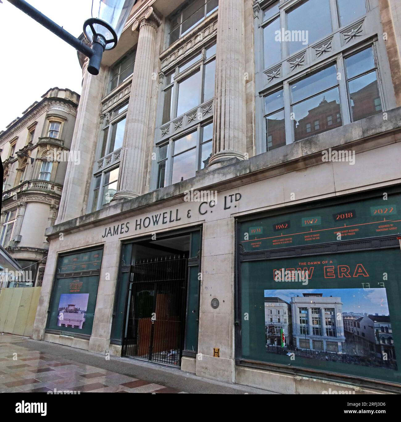 Außenansicht des ehemaligen Kaufhauses James Howell & Co in der St Mary Street Cardiff City Centre, Wales, UK. Historisches Einzelhandelsgebäude zeigt die neue Ära Stockfoto