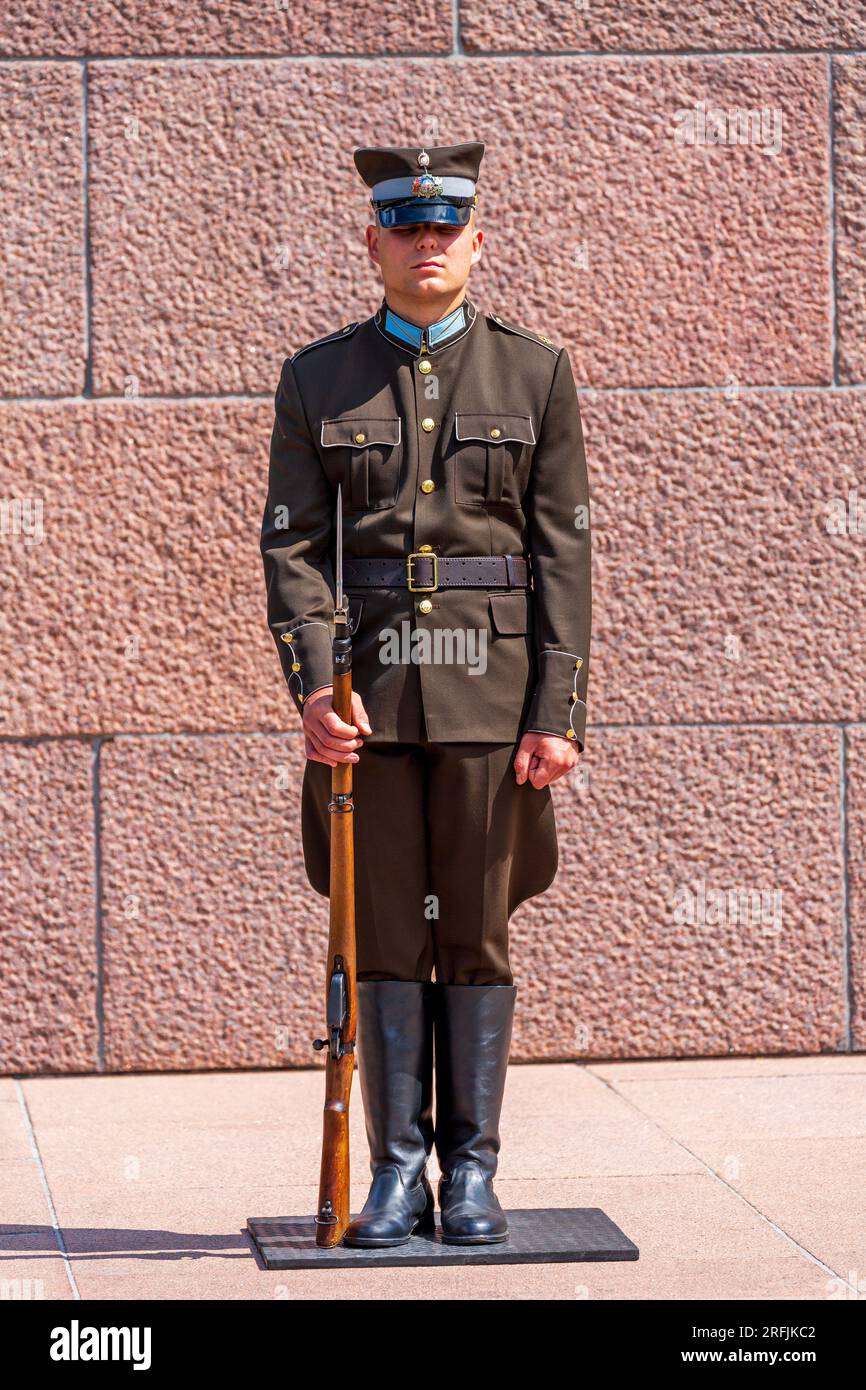 Soldat am Freiheitsdenkmal, Riga, Lettland, Europa Stockfoto