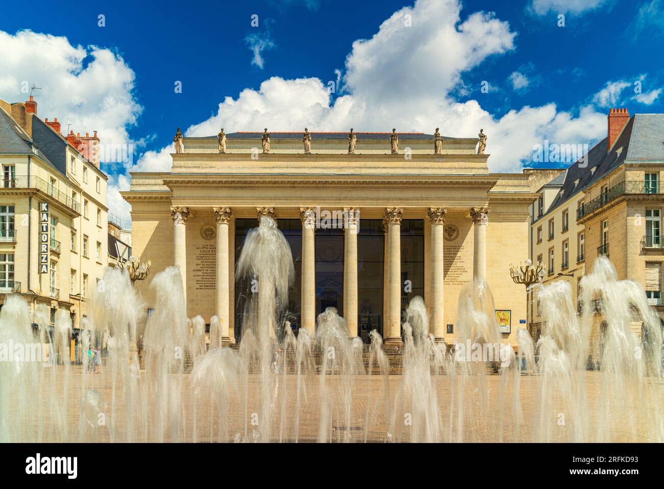 Nantes, Frankreich. 10. Juni 2023. Das Graslin Theatre ist ein Opernhaus, das im 18. Jahrhundert vom Architekten Mathurin Crucy erbaut wurde Stockfoto