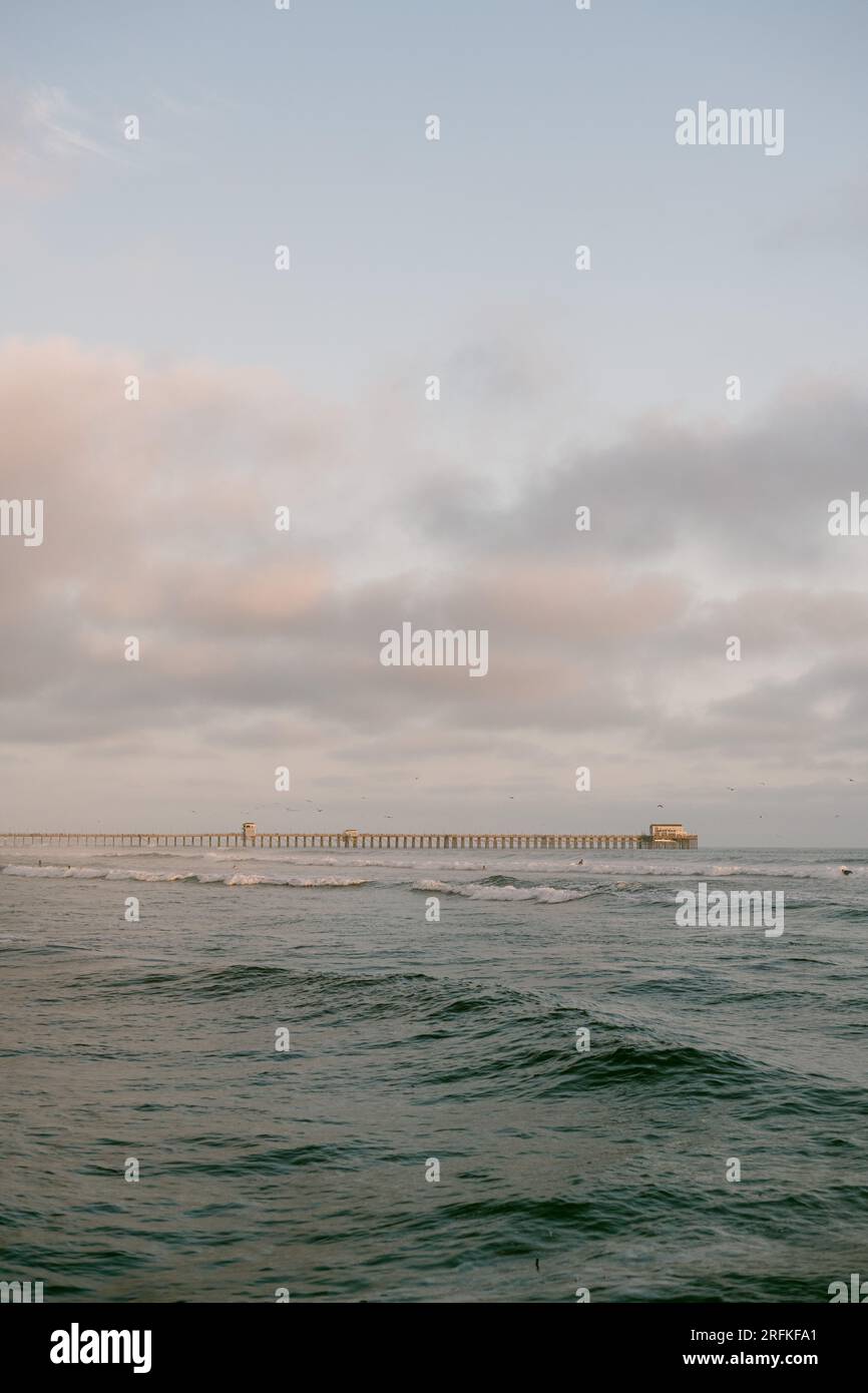 Vertikales Bild vom Oceanside Pier Stockfoto