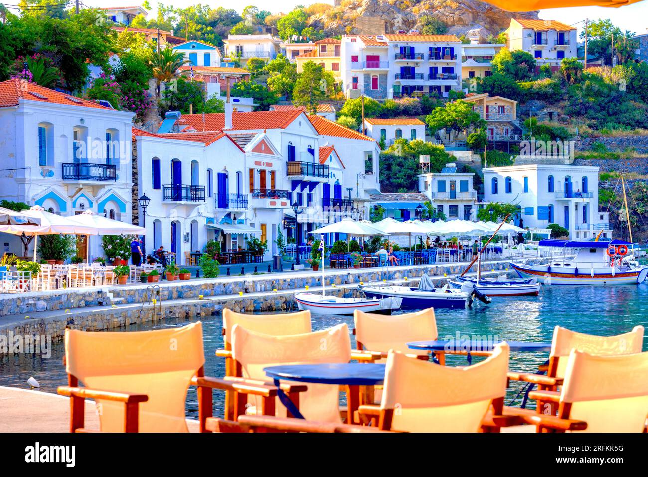 Traditionelles Dorf Evdilos auf der Insel Ikaria, Griechenland Stockfoto