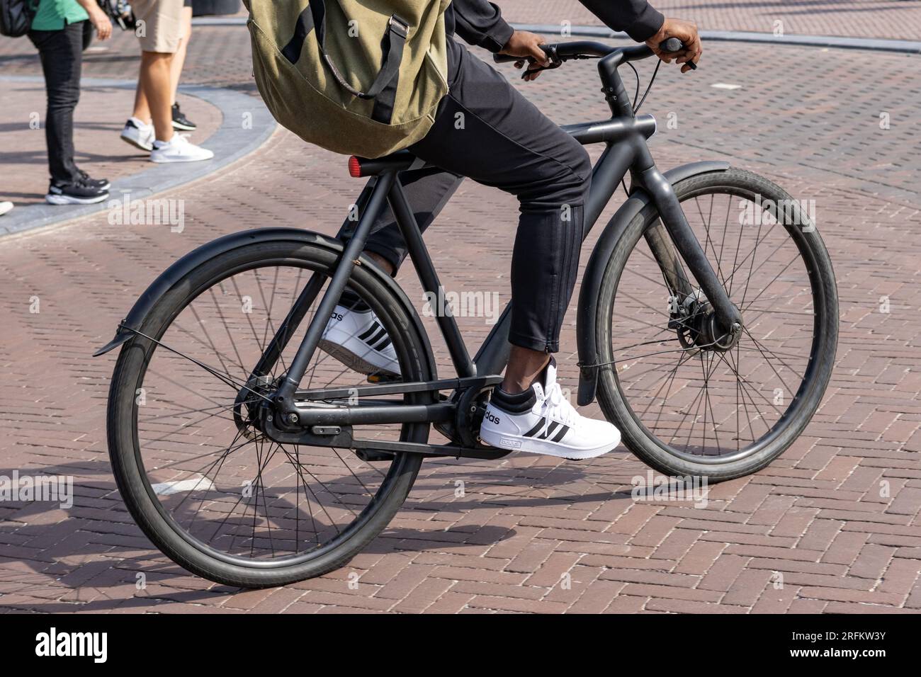 Amsterdam, Nordholland Niederlande - 07 18 2023: E-Bike vom insolventen Hersteller Vanmoof auf den Straßen von amsterdam Stockfoto