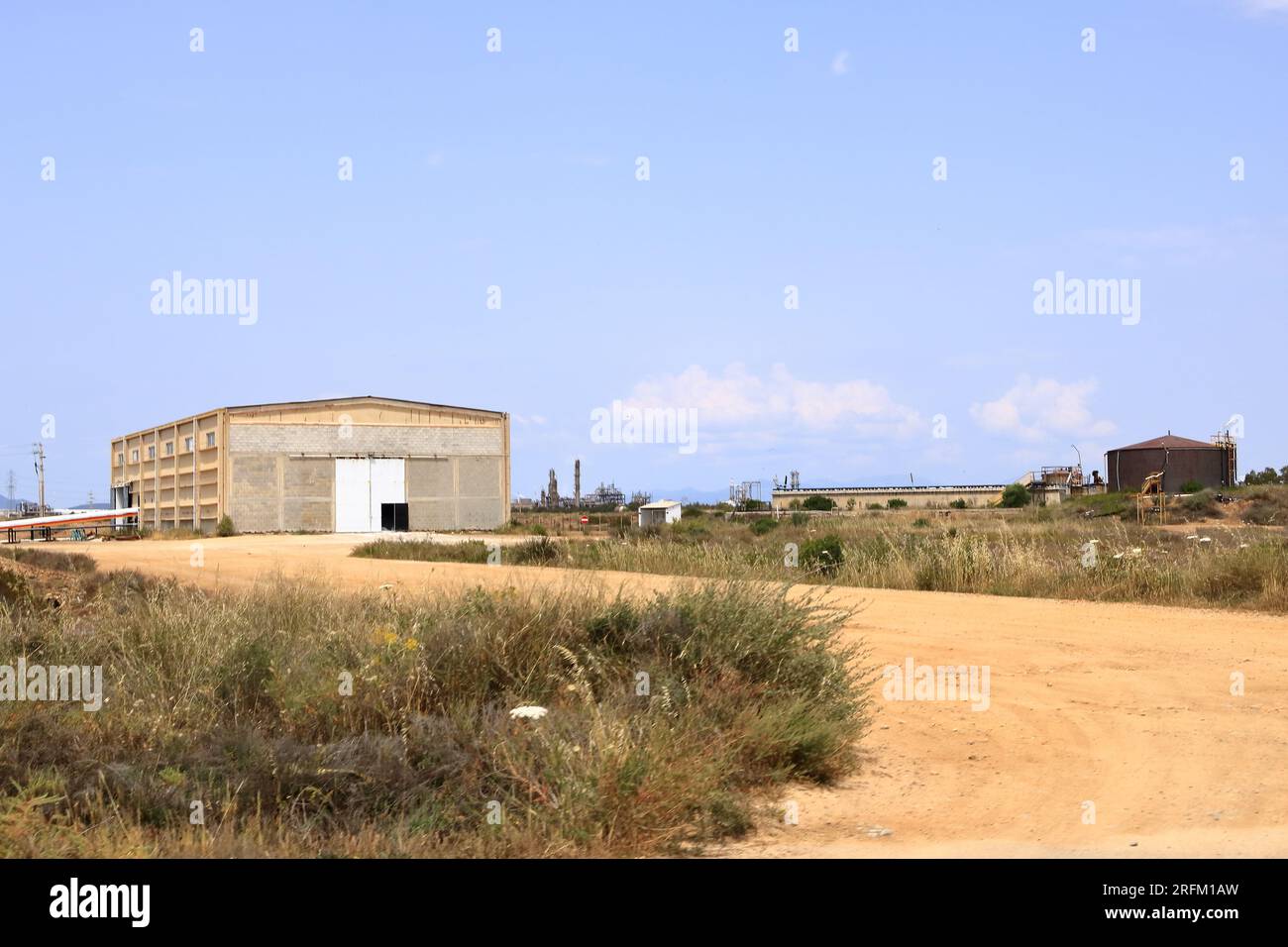 Cagliari: Überblick über die Salzlösung im Molentargius-Regionalpark - Idrovora von Rollo - Sardinien in Italien Stockfoto