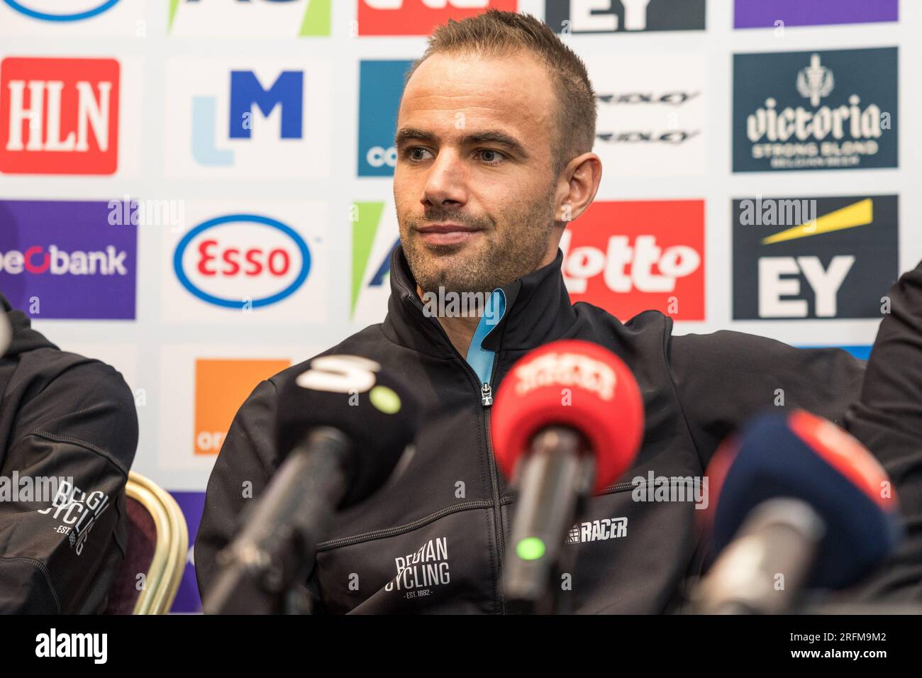 Glasgow, Großbritannien. 04. Aug. 2023. Der belgische Victor Campenaerts von Lotto-Dstny wurde am Freitag, den 04. August 2023, auf einer Pressekonferenz bei der UCI Road World Championships Cycling 2023 in Glasgow, Großbritannien, gefilmt. UCI organisiert die Welten mit allen Disziplinen des Radfahrens, des Straßenrades, des Indoor-Radfahrens, des Mountainbikes, des BMX-Rennens, Straßen- und Hallenparkradfahren, in Glasgow vom 05. Bis 13. August. BELGA FOTO DAVID PINTENS Kredit: Belga News Agency/Alamy Live News Stockfoto