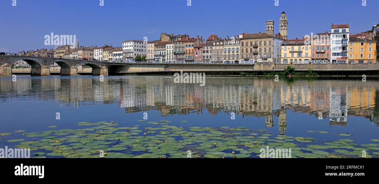 Frankreich, Saône-et-Loire, Mâcon, die Stadt von den Kais des Saône, die Saint-Laurent-Brücke Stockfoto