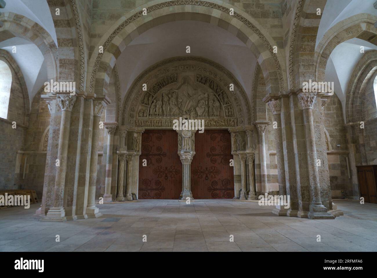 Frankreich, Region Bourgogne Franche Comté, Yonne, Vézelay, Basilika Sainte-Marie-Madeleine in Vézelay, Narthex (Vestibule), Tympanum Stockfoto