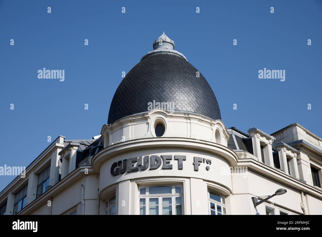 Frankreich, Region Hauts-de-France, Departement Somme, Amiens, Rue des Otages, Kuppel des historischen Hauptquartiers von Gueudet Frères, Garage Stockfoto