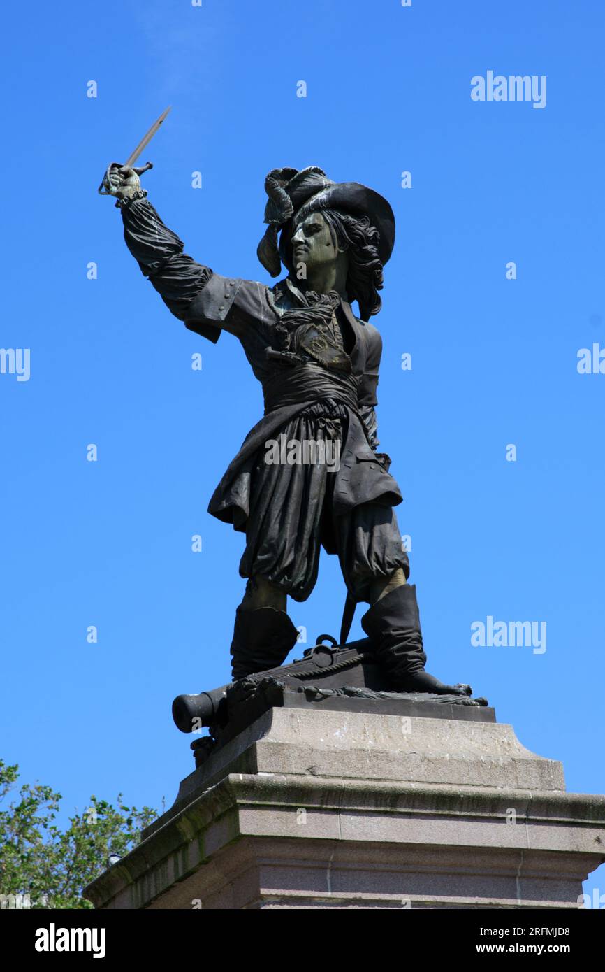 Frankreich, Region Hauts-de-France, Departement Nord, Dünkirchen, Place Jean Bart, Statue des holländischen Marinekommandanten Jean Bart, entworfen vom französischen Bildhauer David d'Angers Stockfoto