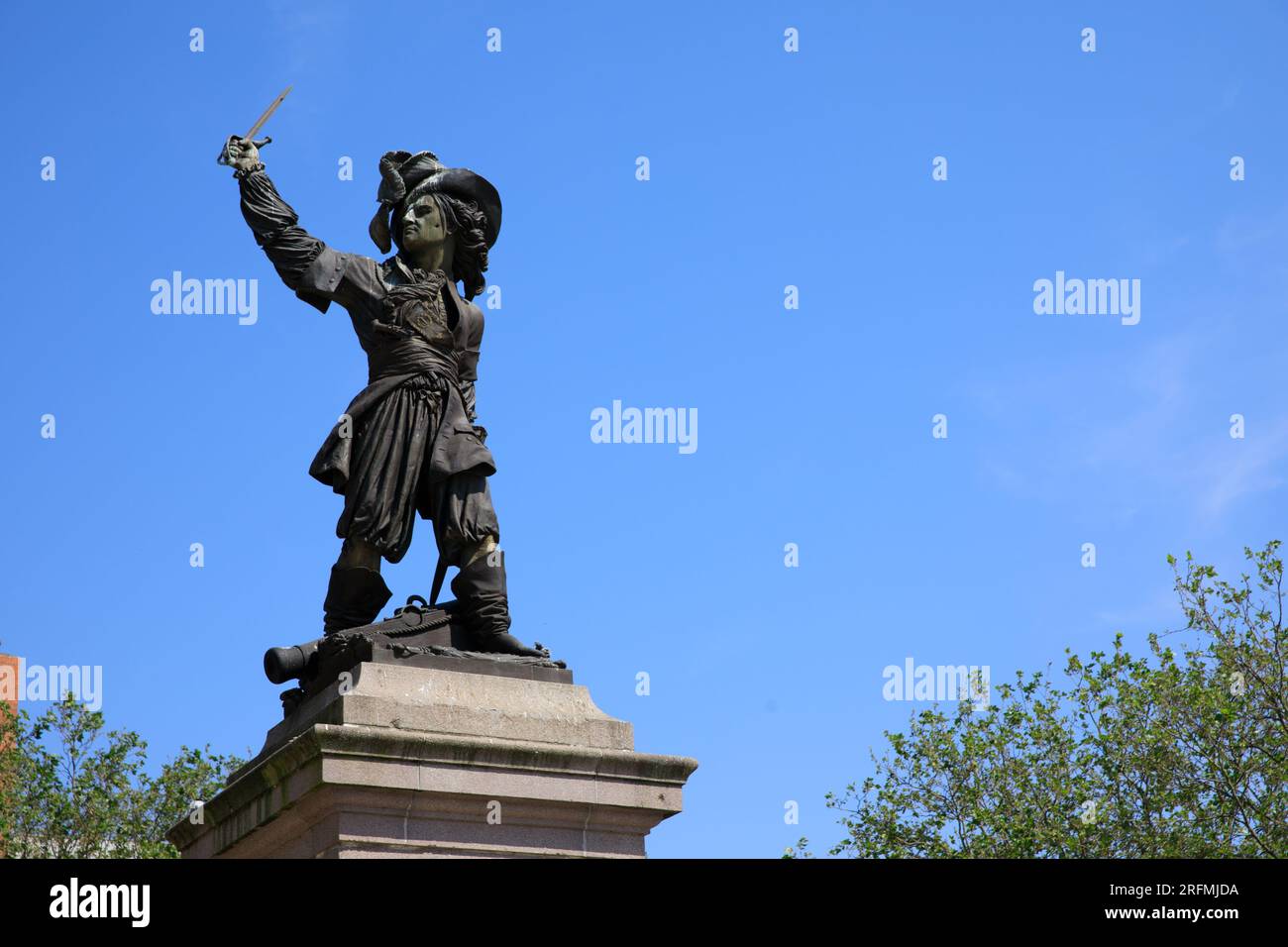 Frankreich, Region Hauts-de-France, Departement Nord, Dünkirchen, Place Jean Bart, Statue des holländischen Marinekommandanten Jean Bart, entworfen vom französischen Bildhauer David d'Angers Stockfoto
