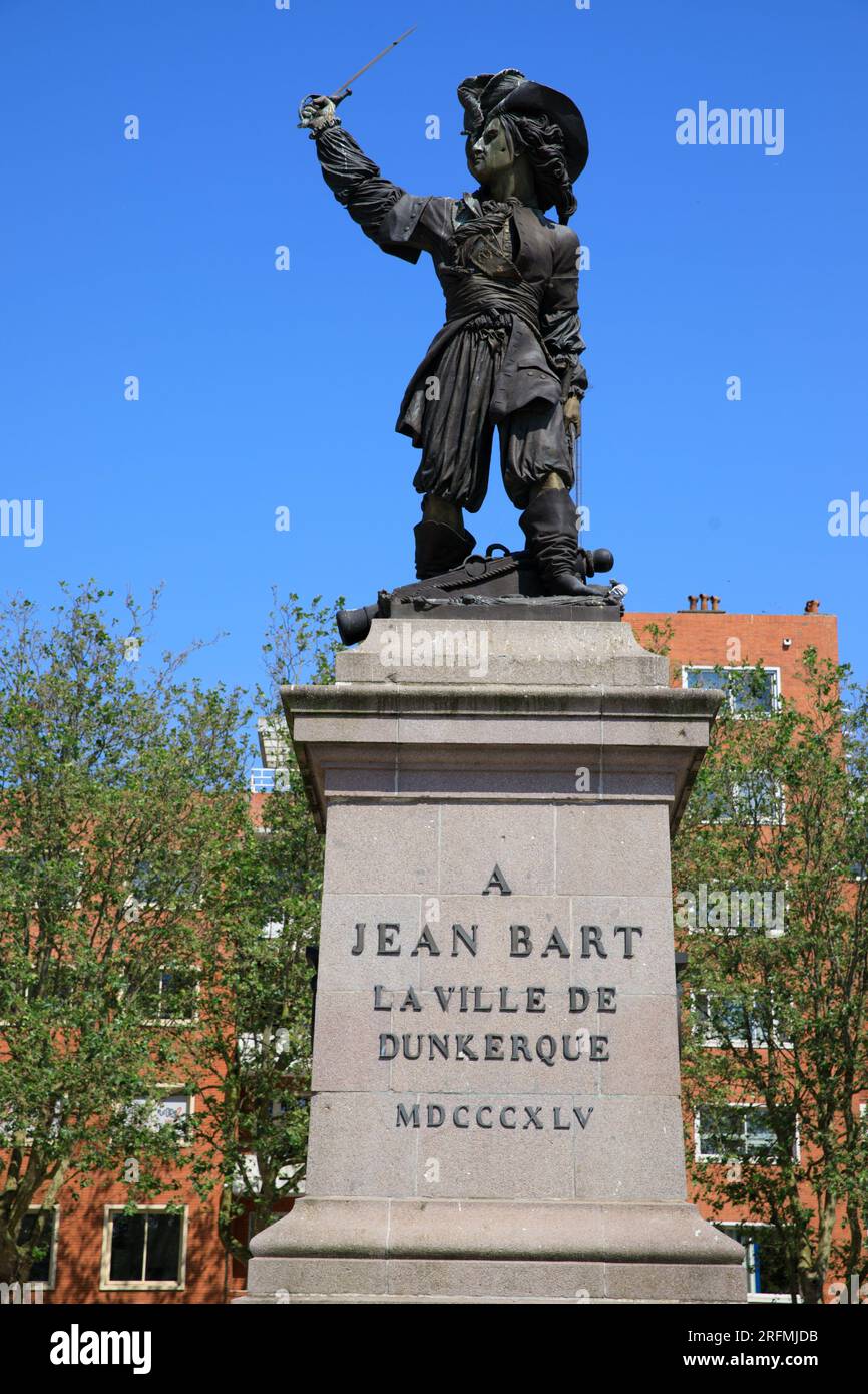 Frankreich, Region Hauts-de-France, Departement Nord, Dünkirchen, Place Jean Bart, Statue des holländischen Marinekommandanten Jean Bart, entworfen vom französischen Bildhauer David d'Angers Stockfoto