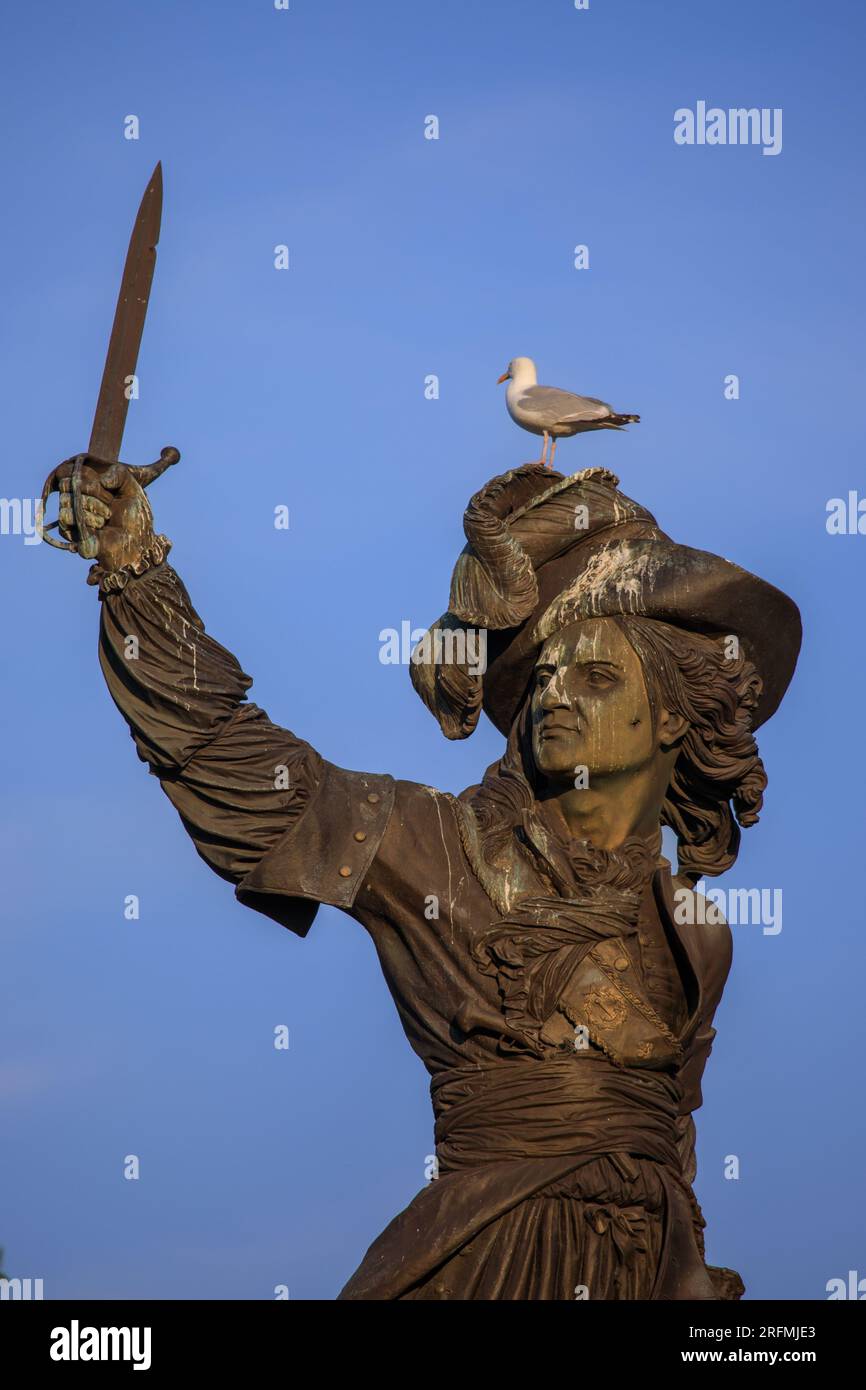 Frankreich, Region Hauts-de-France, Departement Nord, Dünkirchen, Place Jean Bart, Statue des holländischen Marinekommandanten Jean Bart, entworfen vom französischen Bildhauer David d'Angers Stockfoto
