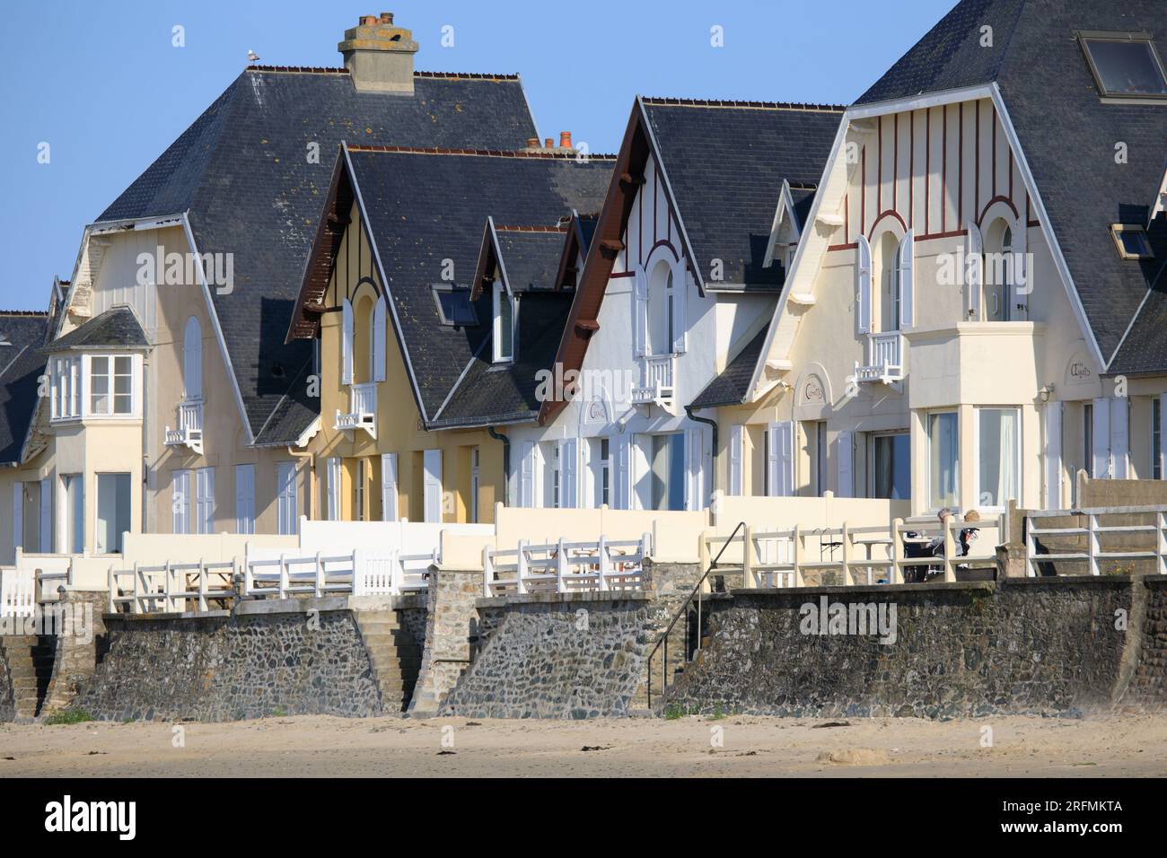 Frankreich, Normandie, Departement Manche, Urville-Nacqueville, Strand, Villen am Meer Stockfoto