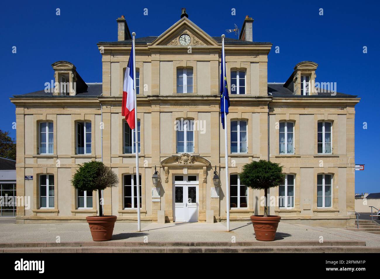 Frankreich, Normandie, Departement Calvados, D-Day Beaches, Arromanches, Rathaus und Gendarmerie (Polizeirevier) Stockfoto