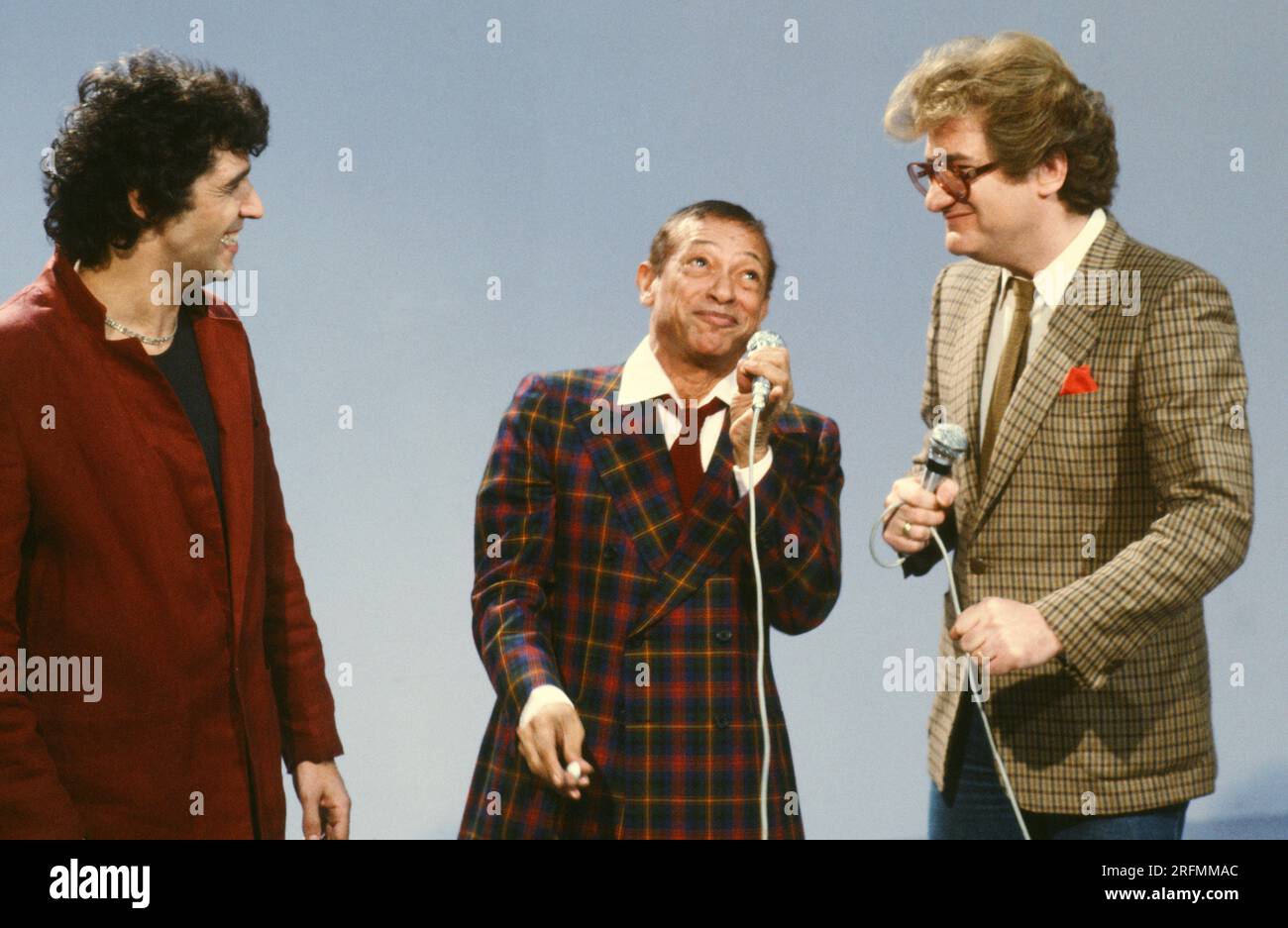 Henri Salvador, Julien Clerc und Eddy Mitchell am Set der TV-Show „Formule un+1“, die auf TF1 ausgestrahlt wird. Januar 1983 Stockfoto