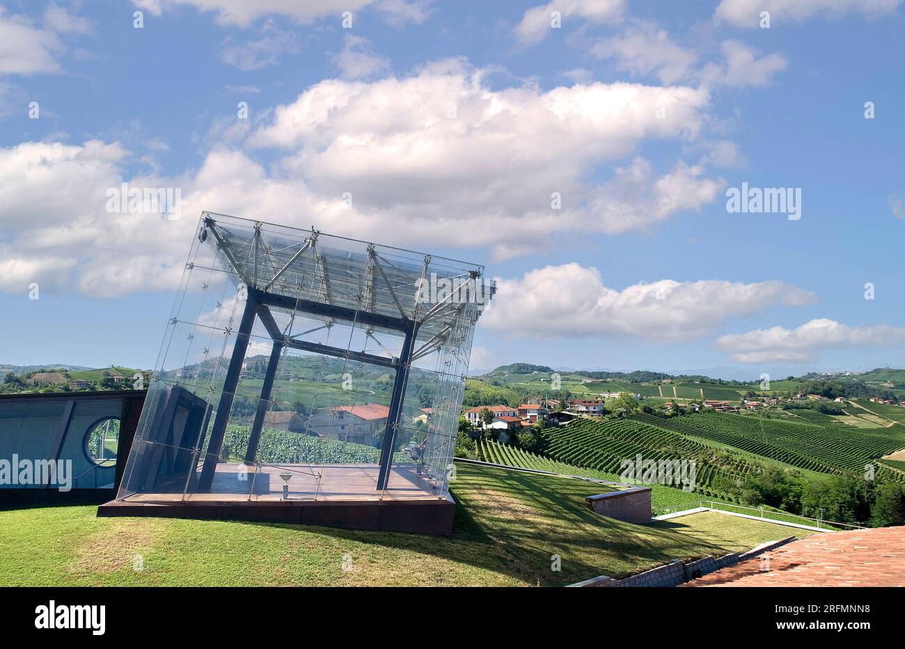 Italien Piedmont Langhe Castiglione Falletto Cerretto - Bricco Rocche Cellar - Il Cubo Architetti Luca e Marina Deabate Stockfoto
