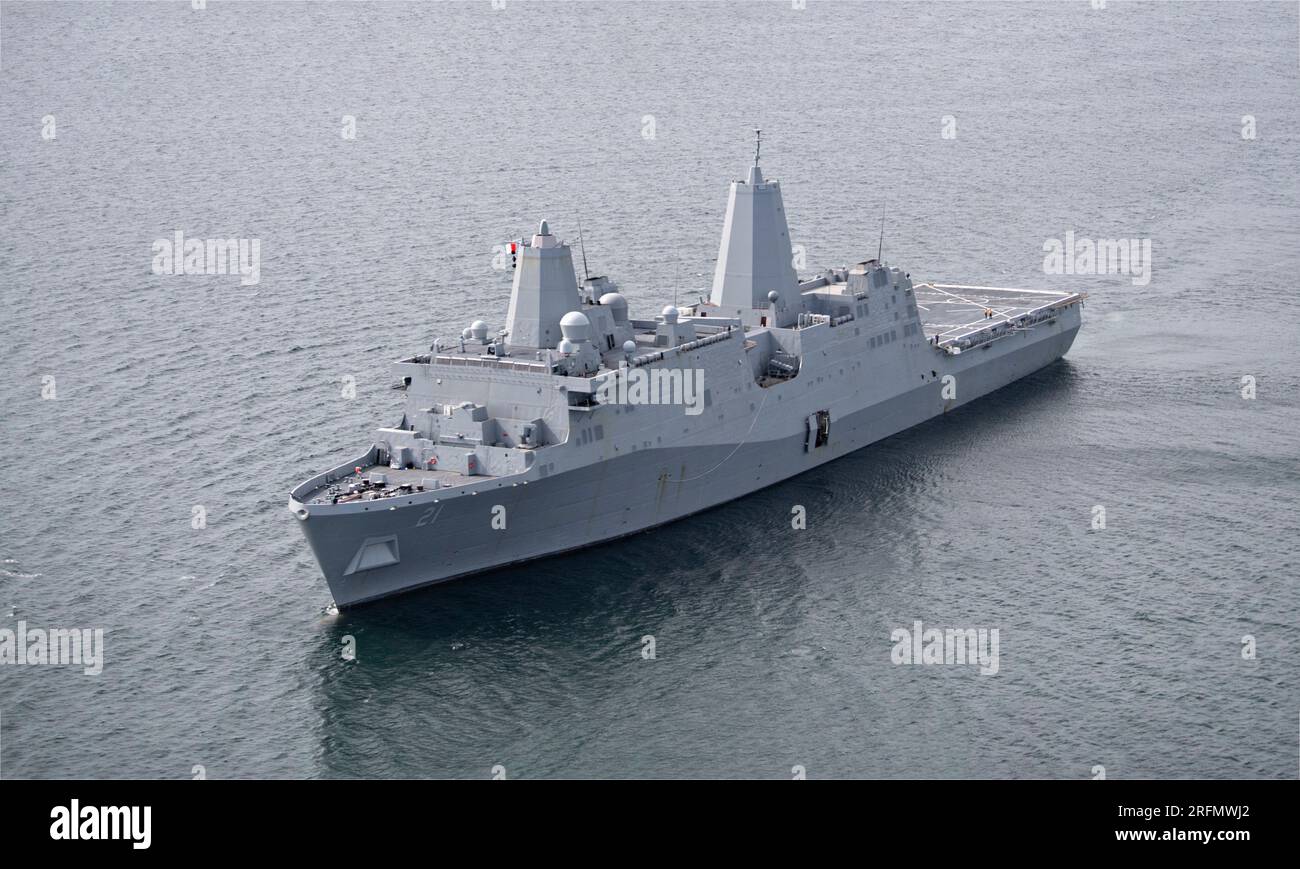 Covenas, Kolumbien. 08. Juli 2023. Die USA Amphibienschiff der Navy San Antonio-Klasse USS New York, während der Übung UNITAS 2023 auf dem Atlantik, 8. Juli 2023 vor der Küste von Covenas, Kolumbien. Kredit: MCS William Bennett IV/US Navy Photo/Alamy Live News Stockfoto