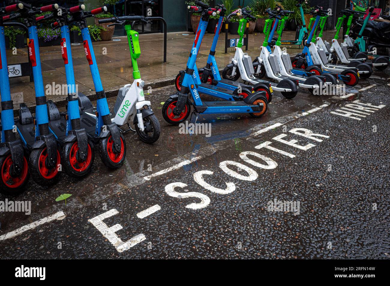 E-Scooter Parkplätze : Neue Schilder und Parkplätze für E-Scooter