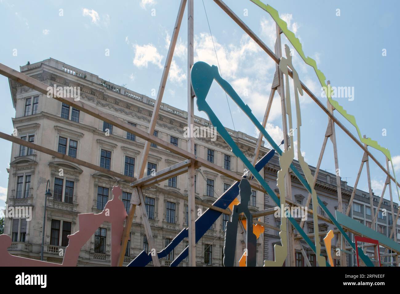 Wien, Österreich. 22. Juli 2023: "Lueger Temporary" von Nicole Six und Paul Petritsch ist jetzt auf dem Dr. Karl-Lueger-Platz ausgestellt und kann vorne gesehen werden Stockfoto
