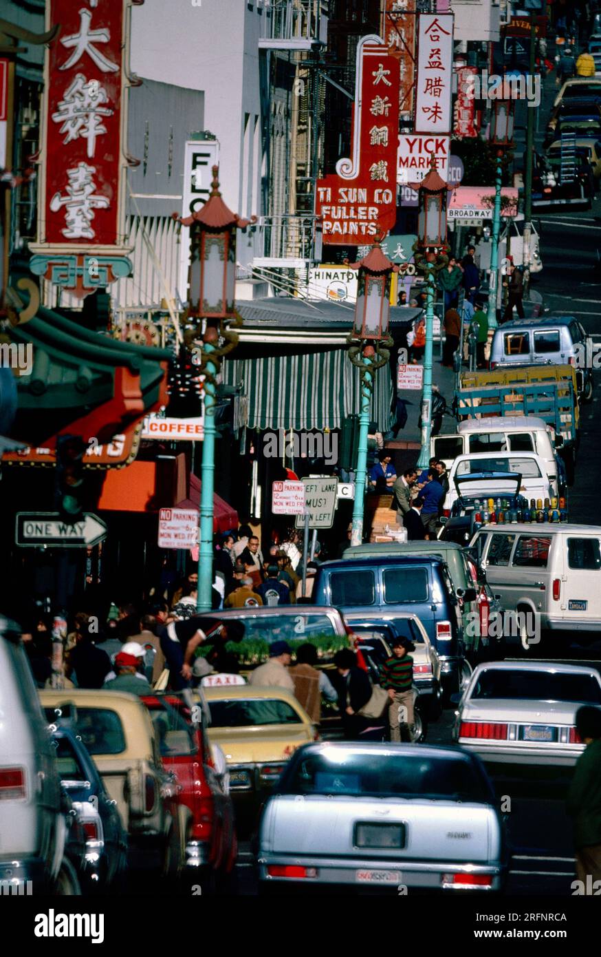 Verkehr in Chinatown, San Francisco, Kalifornien, USA Stockfoto