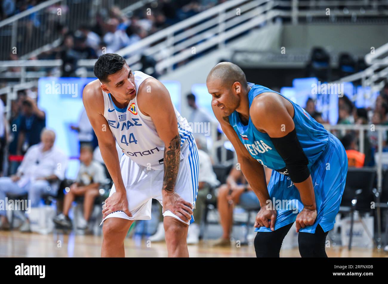 Athen, Lombardei, Griechenland. 4. Aug. 2023. 44 NTINOS MITOGLOU von Griechenland mit 19 JORDAN MORGAN von Slowenien während des International Friendly.Match zwischen Griechenland und Slowenien im OAKA-Stadion am 4. August 2023, in.Athen, Griechenland. (Kreditbild: © Stefanos Kyriazis/ZUMA Press Wire) NUR REDAKTIONELLE VERWENDUNG! Nicht für den kommerziellen GEBRAUCH! Kredit: ZUMA Press, Inc./Alamy Live News Stockfoto