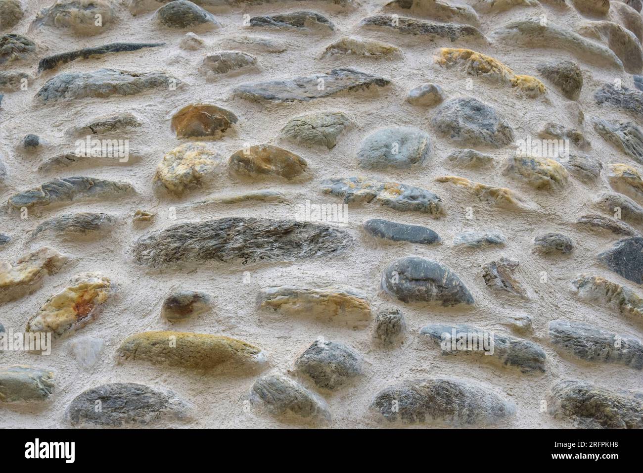 Hintergrund einer alten Steinmauer, Vollbild. Die Beschaffenheit der veralteten Baufläche. Detaillierter, ungewöhnlicher Hintergrund, abstraktes Design. Hand legen. Nahaufnahme. Selecti Stockfoto Hintergrund einer alten Steinmauer, Vollbild. Die Beschaffenheit der veralteten Baufläche. Detaillierter, ungewöhnlicher Hintergrund, abstraktes Design. Hand legen. Nahaufnahme. Selecti Stockfoto