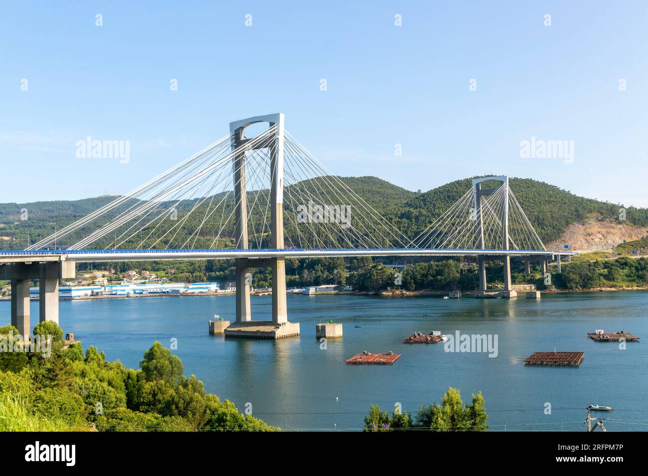 Brücke Ponte de Rande, Puente de Rande, Flussmündung der Ria de Vigo, Rande Regeiras, nahe Vigo, Galicien, Spanien eröffnet 1981 Stockfoto