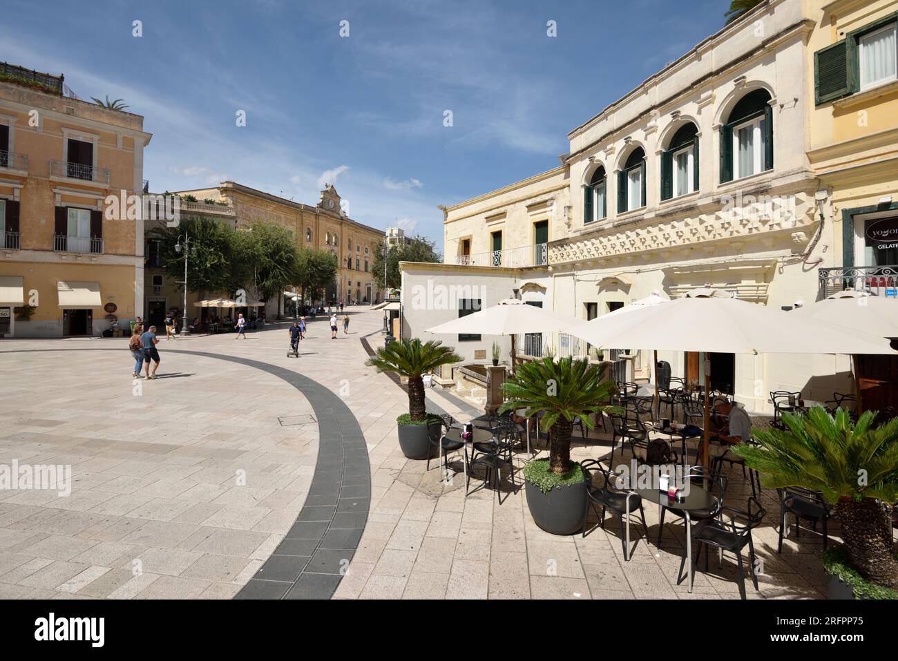 Café, Piazza Vittorio Veneto, Matera, Basilikata, Italien Stockfoto
