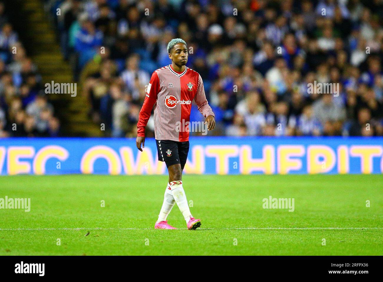 Hillsborough Stadium, Sheffield, England - 4. August 2023 Kyle Walker-Peters (2) of Southampton - während des Spiels Sheffield Wednesday V Southampton, EFL Championship, 2023/24, Hillsborough Stadium, Sheffield, England - 4. August 2023 Kredit: Arthur Haigh/WhiteRosePhotos/Alamy Live News Stockfoto