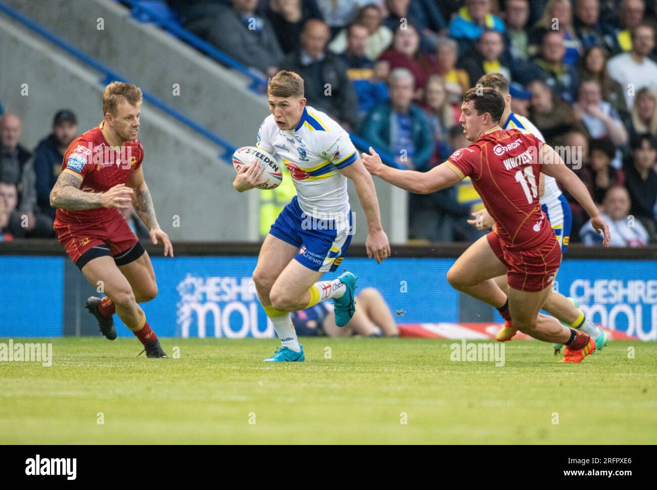 Warrington, Cheshire, England, 4. August 2023. Warrington Wolves Josh Drinkwater trägt den Ball nach vorne während Warrington Wolves V Catalans Dragons im Halliwell Jones Stadium, der Betfred Super League, Warrington (Kreditbild: ©Cody Froggatt/Alamy Live News) Stockfoto