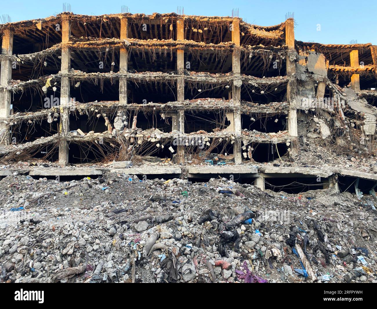 Ein Haus, das bei einem Erdbeben zerstört wurde, ist in Kahramanmaras, Türkei. Stockfoto