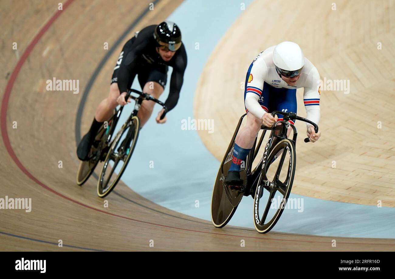 Jack Carlin (rechts) aus Großbritannien reitet in der Men Elite Spring
