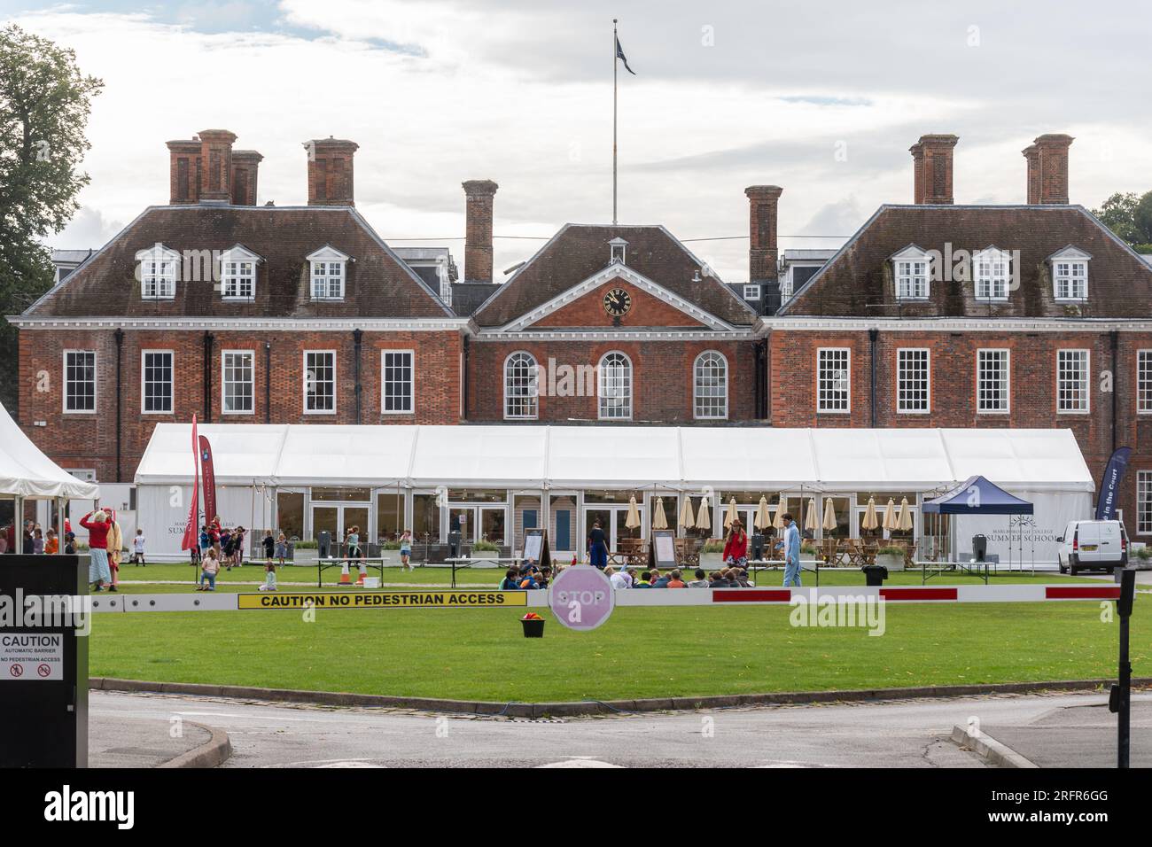 Sommerschule am Marlborough College, einer öffentlichen Schule in Wiltshire, England, Großbritannien Stockfoto