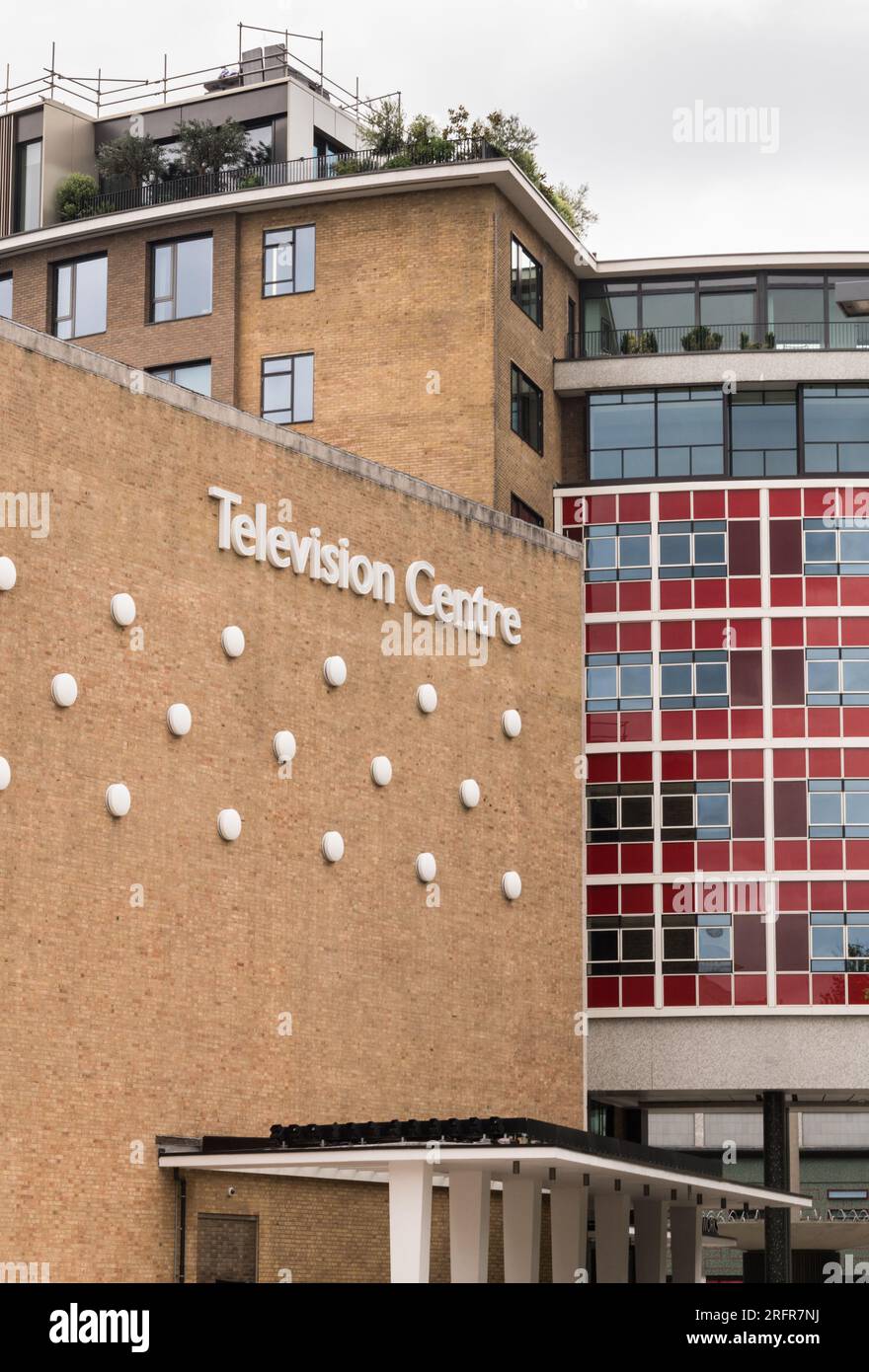 Die Fassade des ehemaligen BBC Television Centre, Wood Lane, Shepherd's Bush, London, England, GROSSBRITANNIEN Stockfoto