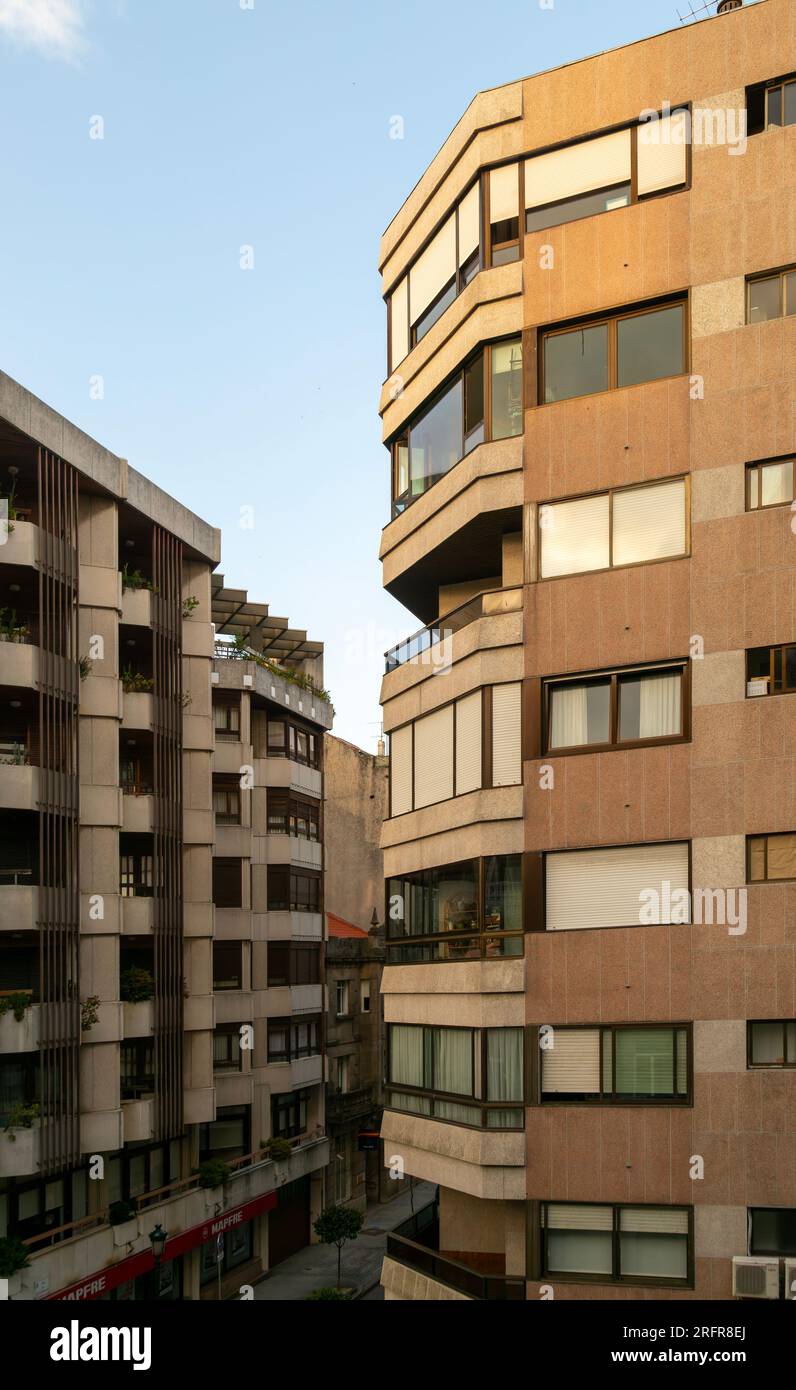 Moderne Wohnungen im Stadtzentrum von Edificio Vicente Suarez, Rúa García Olloqui, Vigo, Galicien, Stockfoto