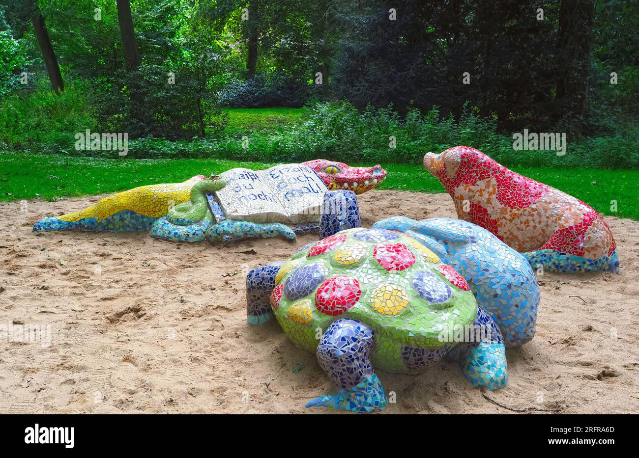 Märchenskulpturen im Schlosspark von Schloss Neersen in Deutschland Stockfoto