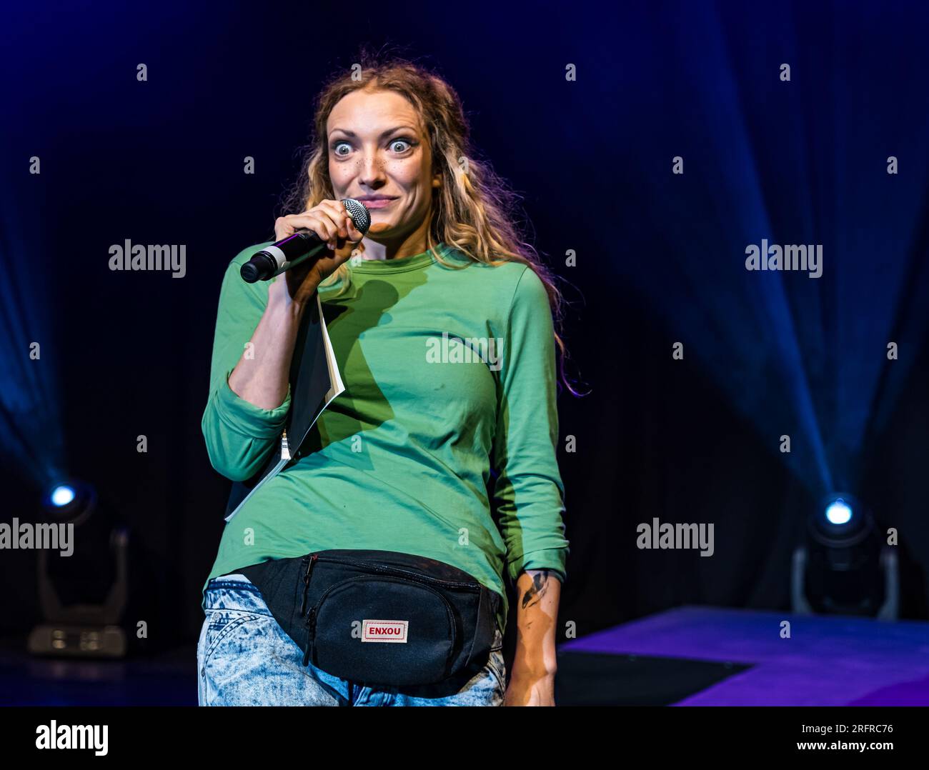 Edinburgh, Schottland, Vereinigtes Königreich, 5. August 2023. Edinburgh Festival Fringe Pleasance Start: Auszüge aus den Pleasance Fringe Shows werden bei einer Vorführung veröffentlicht. Im Bild: Komiker Lucy McCormick. Kredit: Sally Anderson/Alamy Live News Stockfoto