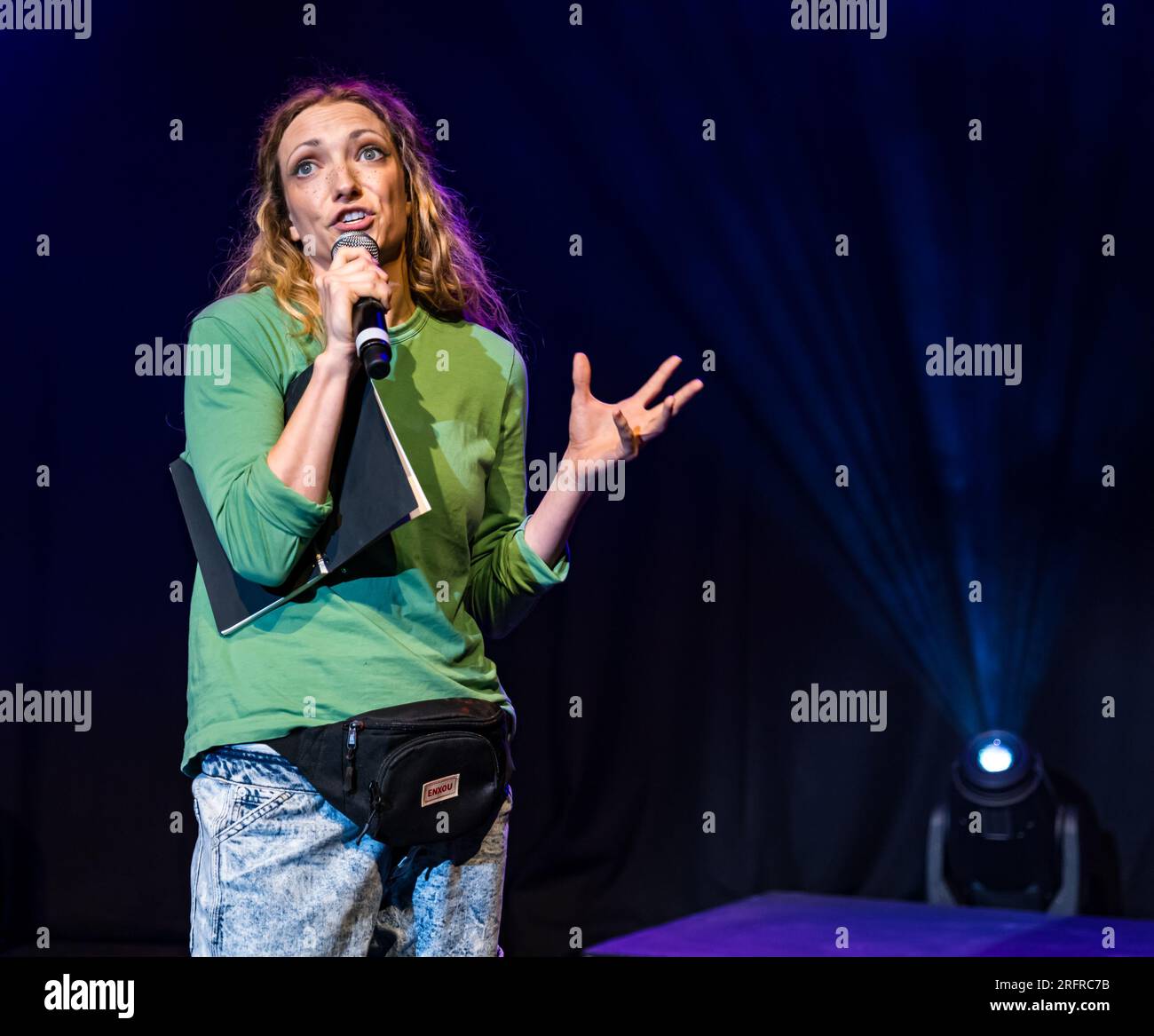 Edinburgh, Schottland, Vereinigtes Königreich, 5. August 2023. Edinburgh Festival Fringe Pleasance Start: Auszüge aus den Pleasance Fringe Shows werden bei einer Vorführung veröffentlicht. Im Bild: Komiker Lucy McCormick. Kredit: Sally Anderson/Alamy Live News Stockfoto