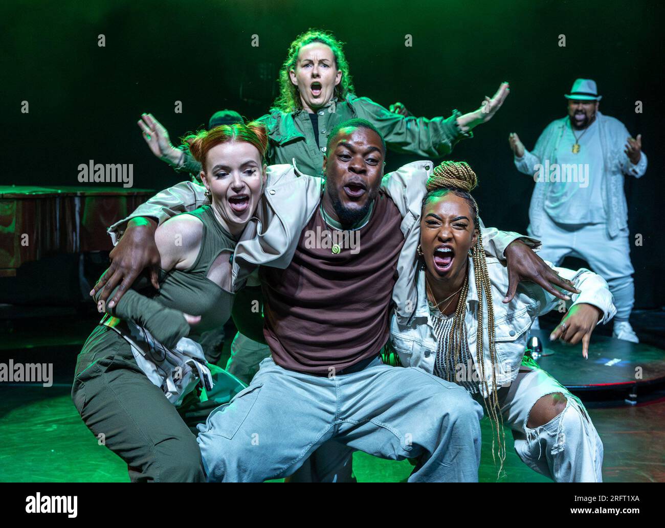 Edinburgh Pleasance, Vereinigtes Königreich. 05. August 2023 im Bild: „Sound Clash“, eine urbane Liebesgeschichte, die in einer dystopischen Welt des Tanzens spielt, in der MCS und nicht MPS die Nation regieren! Die Pleasance Opening Gala feiert ihr 38. Jahr mit Highlights von einigen der Shows des Edinburgh Fringe Programms 2023. Kredit: Rich Dyson/Alamy Live News Stockfoto