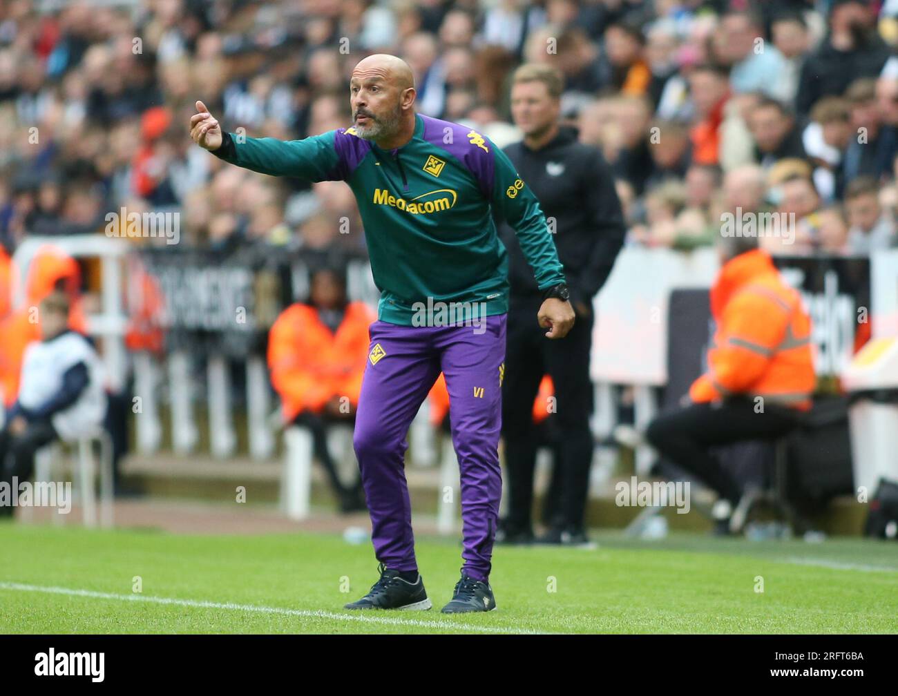 AFC Fiorentina Manager Vincenzo Italiano während des Sela Cup Spiels zwischen Newcastle United und ACF Fiorentina in St. James's Park, Newcastle, Samstag, den 5. August 2023. (Foto: Michael Driver | MI News) Guthaben: MI News & Sport /Alamy Live News Stockfoto