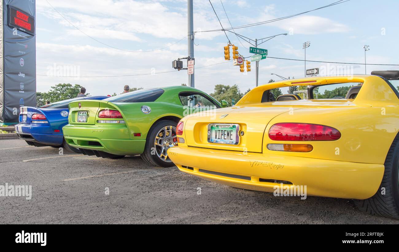 ROYAL OAK, MI/USA - 13. AUGUST 2015: Three Dodge SRT Vipers at Woodward und 13 Mile Roads, Woodward Dream Cruise. Stockfoto