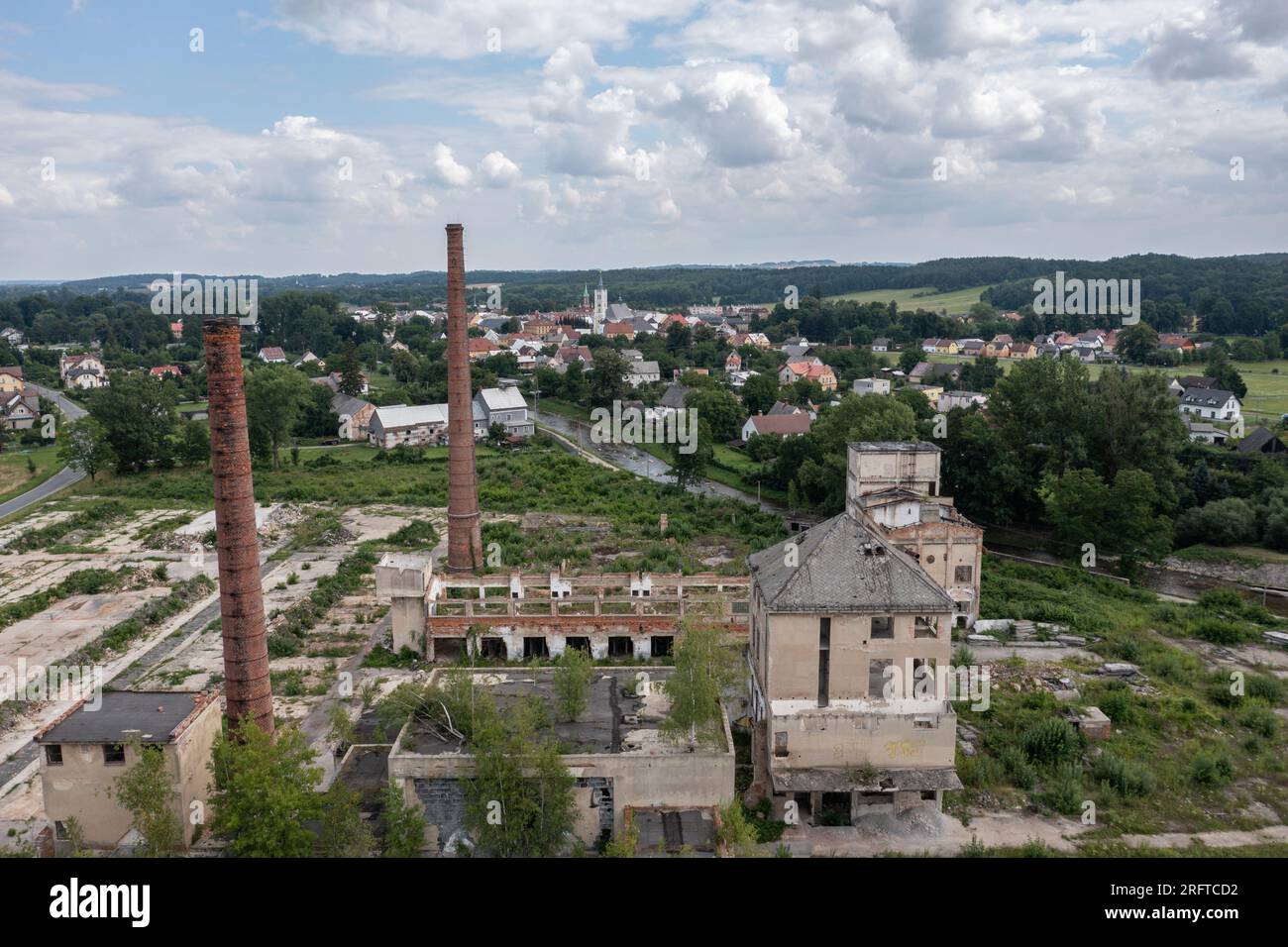 Ehemalige Kamottenfabrik in Vidnava, Tschechische Republik, Luftdrohnen-Fotografie Stockfoto