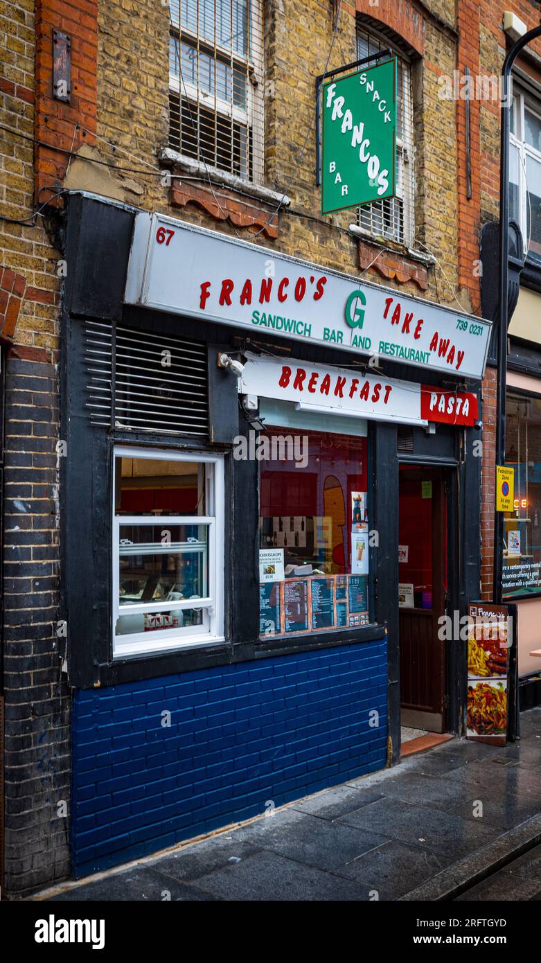 Franco's Take Away Cafe Shoreditch London. London Franco's liegt an der 67 Rivington Street und ist ein etabliertes Restaurant mit Sandwich- und Frühstückscafé zum Mitnehmen. Stockfoto